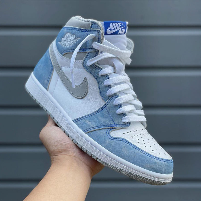 Air Jordan 1 High Hyper Royal