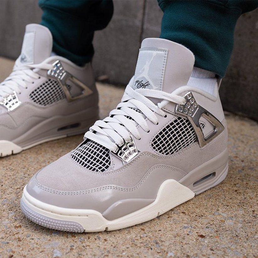Air Jordan 4 Frozen moments